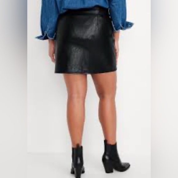 Old Navy Faux Leather Black Miniskirt Zipper Side, Elegant and Feminine NWT XL - Picture 2 of 11